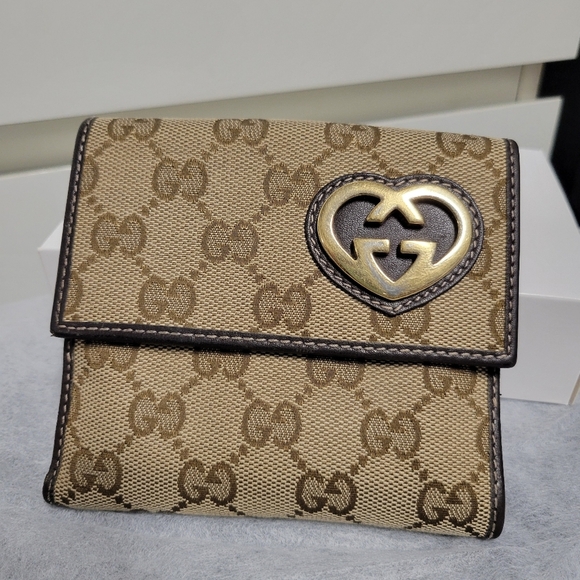 SOLD Gucci Beige and Brown Wallet - Picture 1 of 12